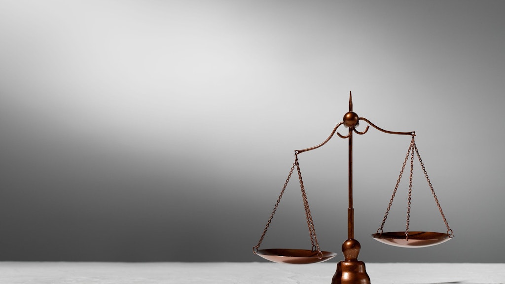 Una vecchia bilancia di bronzo.