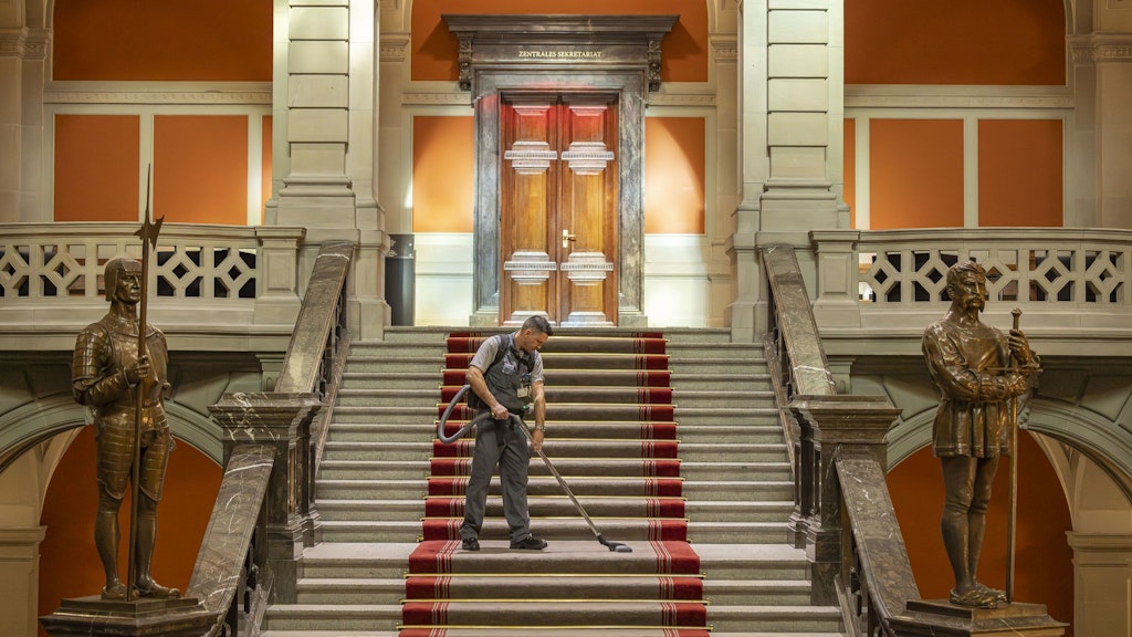 Berne Palais fédéral, Collaborteur nettoyage