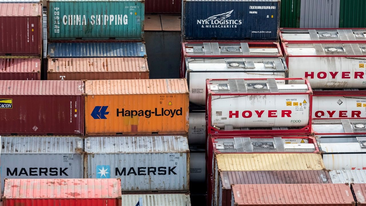 Container mit Waren bei einem Import.